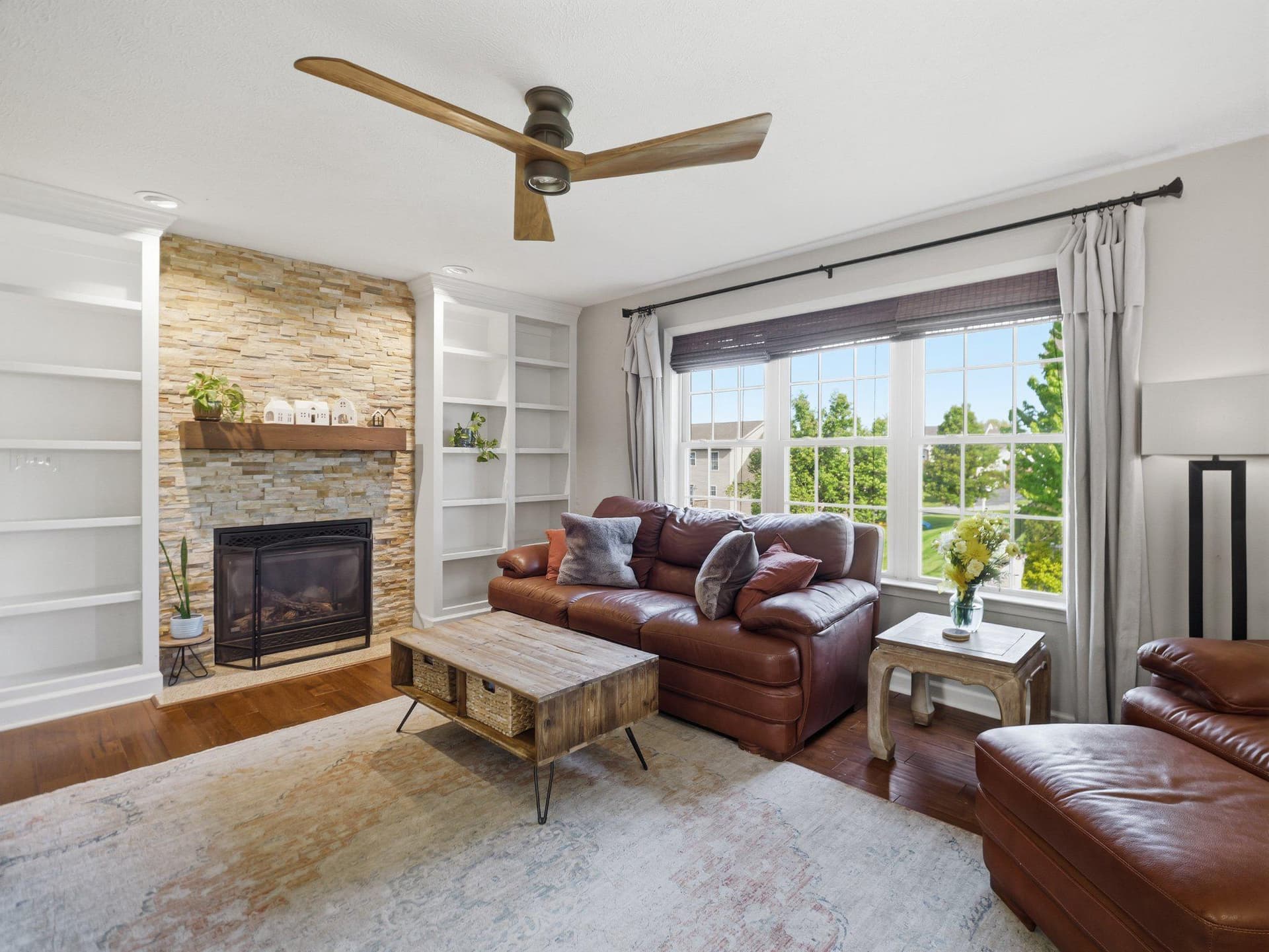 233 Cresthaven Drive photo 4