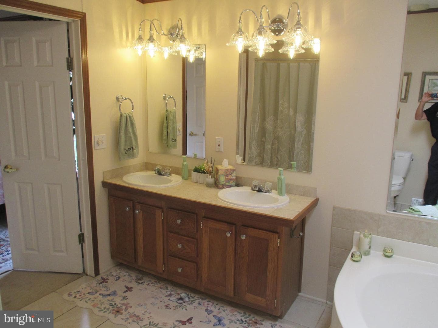 284 Waverly Court photo 10