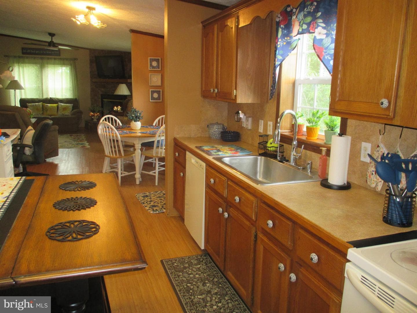 284 Waverly Court photo 13