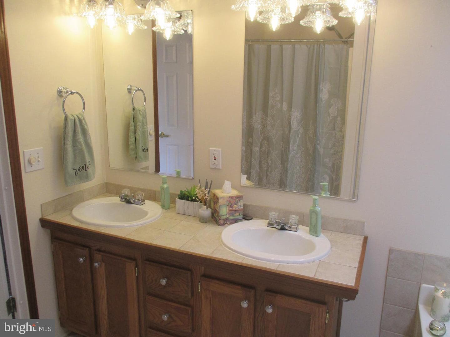 284 Waverly Court photo 35