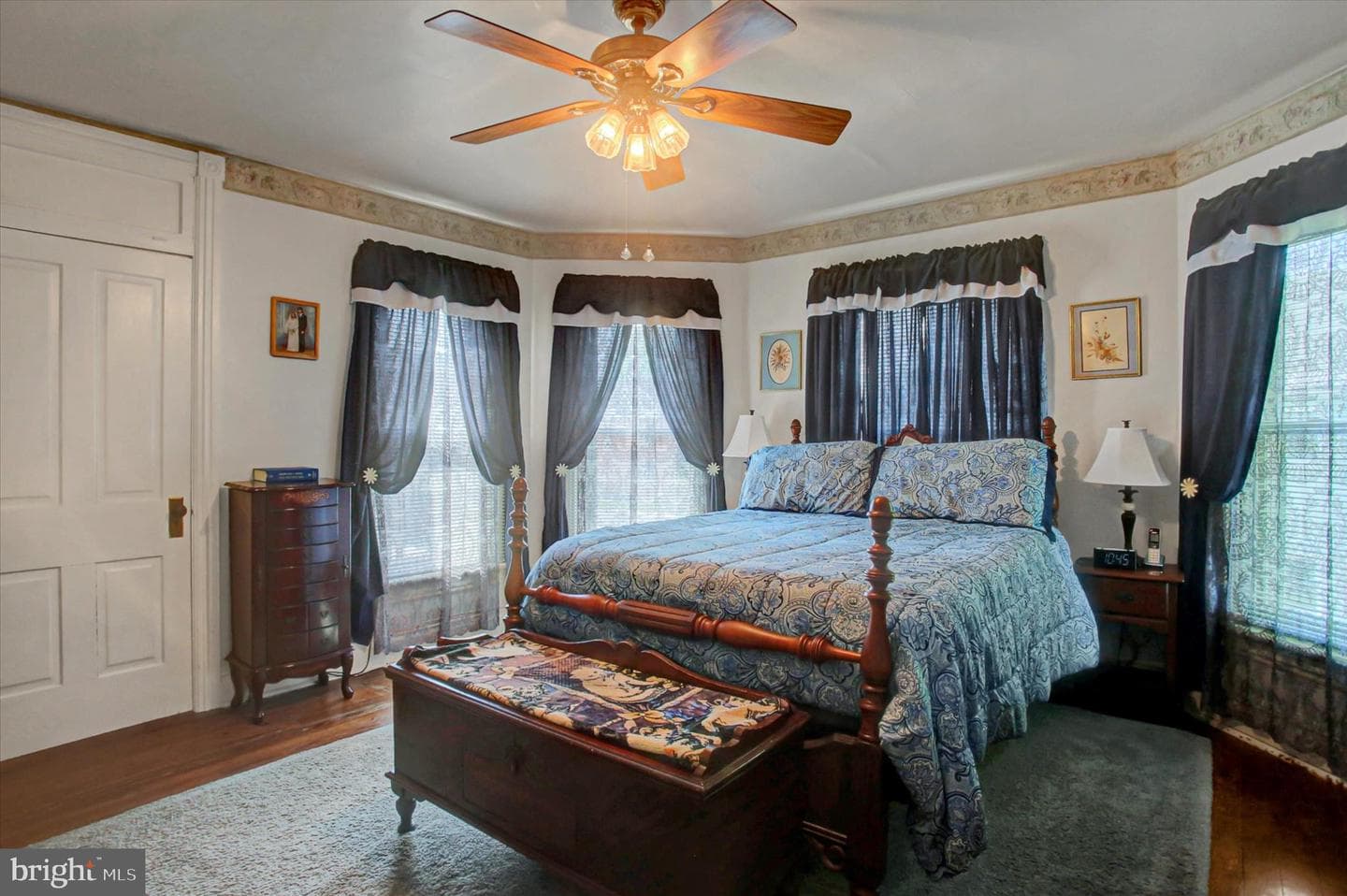 54 Clayton Avenue photo 27