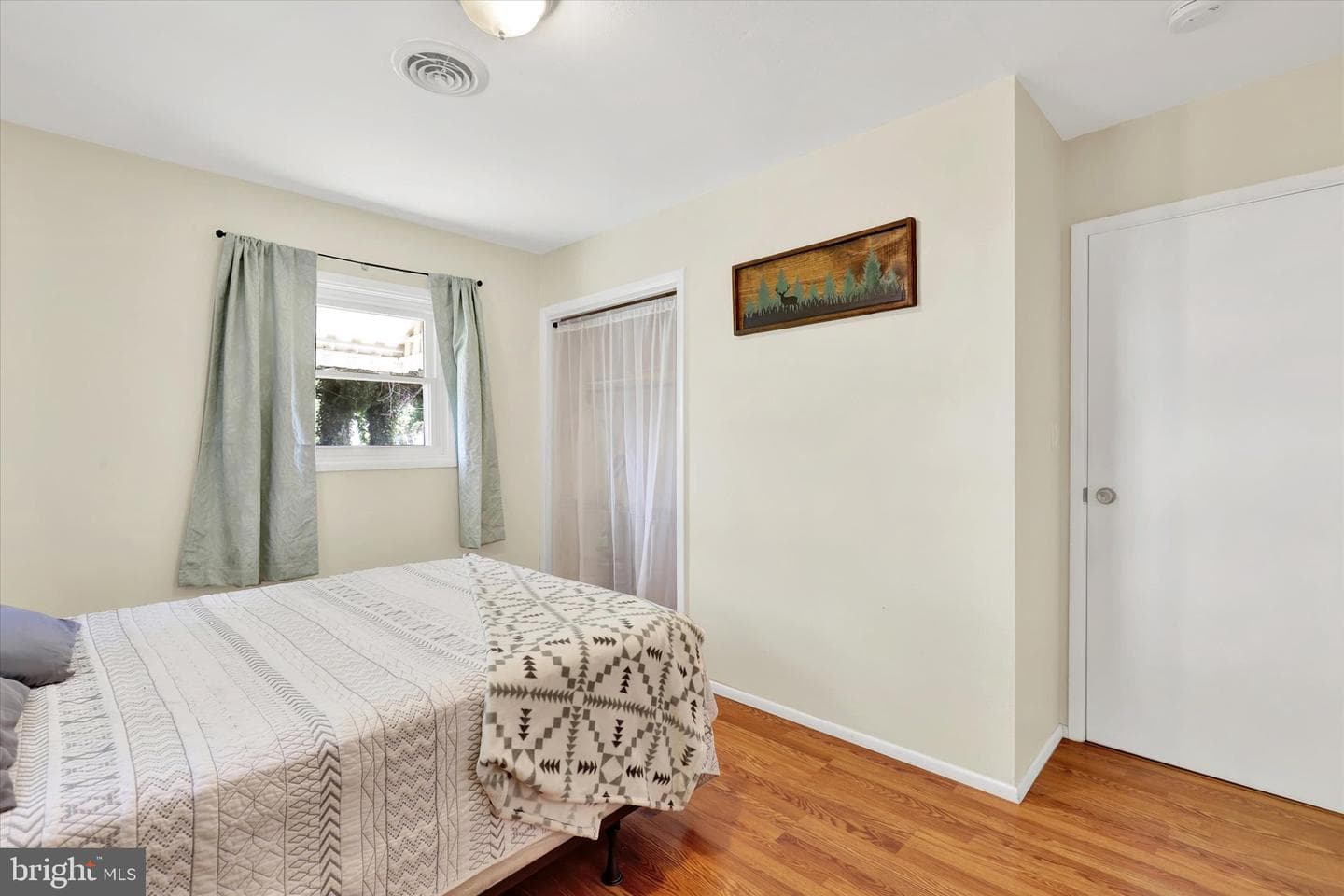 1 Lincoln Drive photo 10