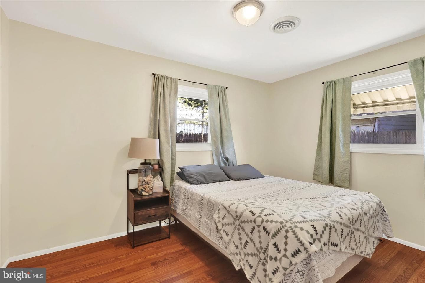 1 Lincoln Drive photo 9