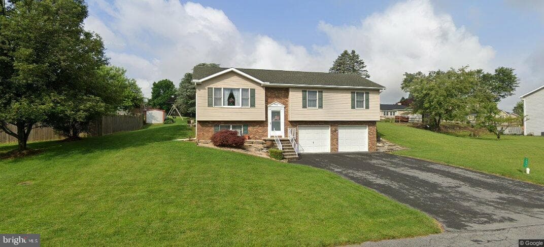 1572 Buttercup Drive photo 5