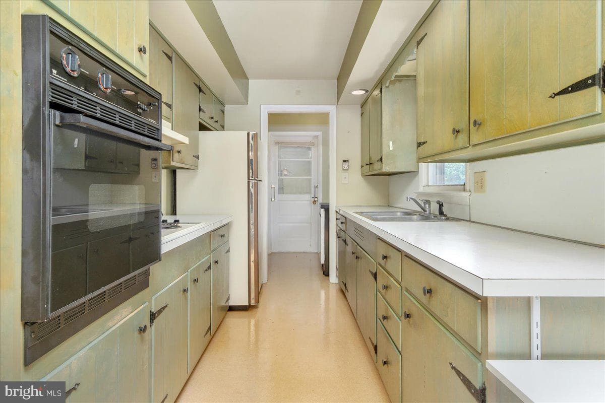 6391 Hillcrest photo 12