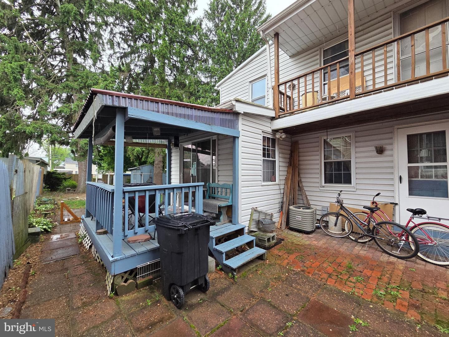 538 E E Queen Street photo 13