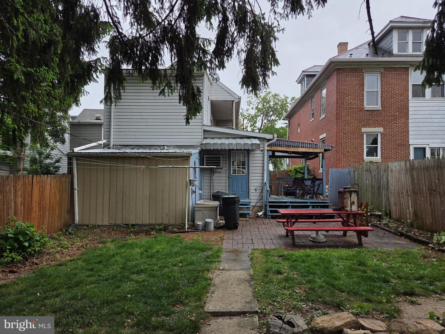538 E E Queen Street photo 19