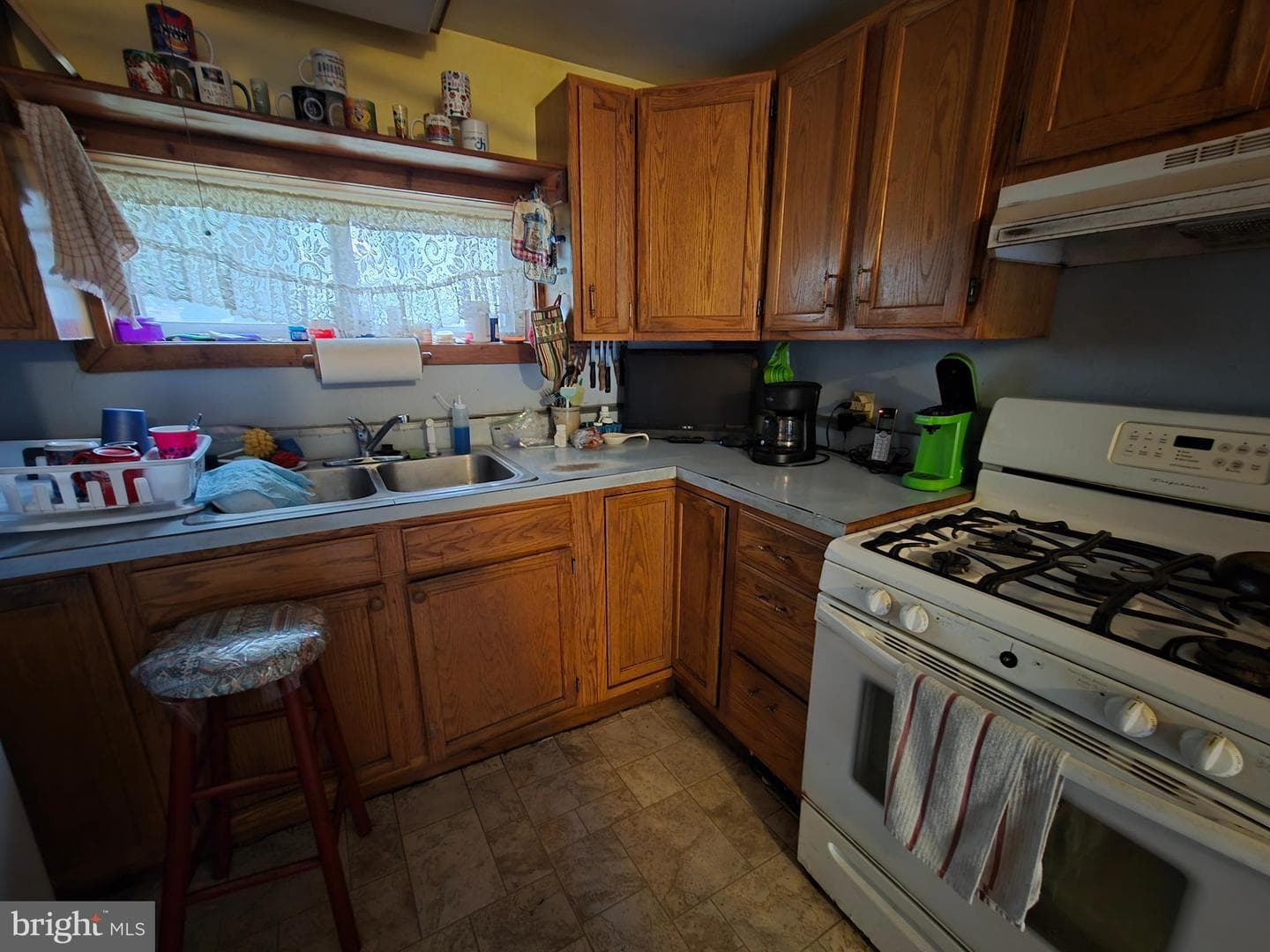 538 E E Queen Street photo 6