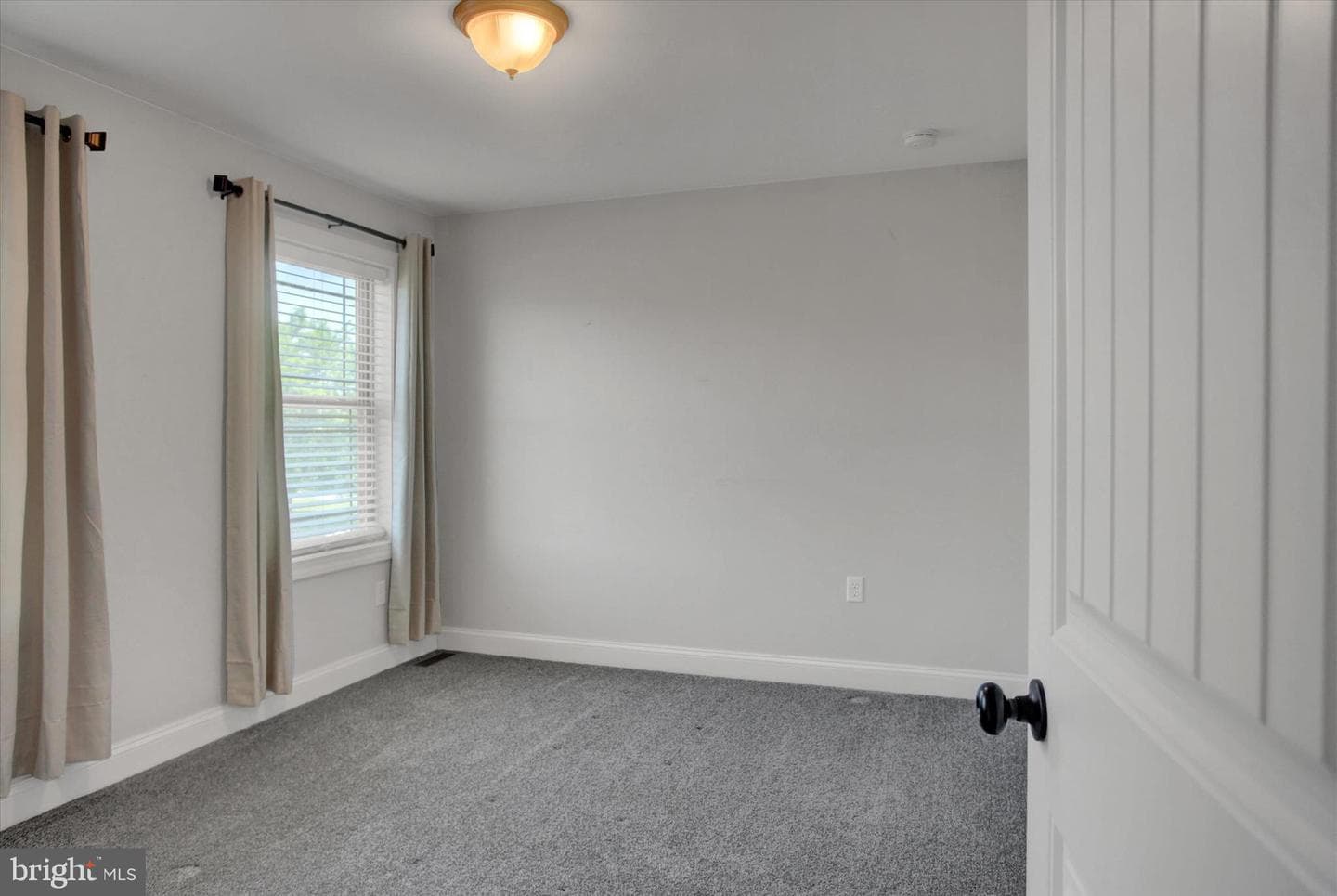 271 Leedy Way West photo 47