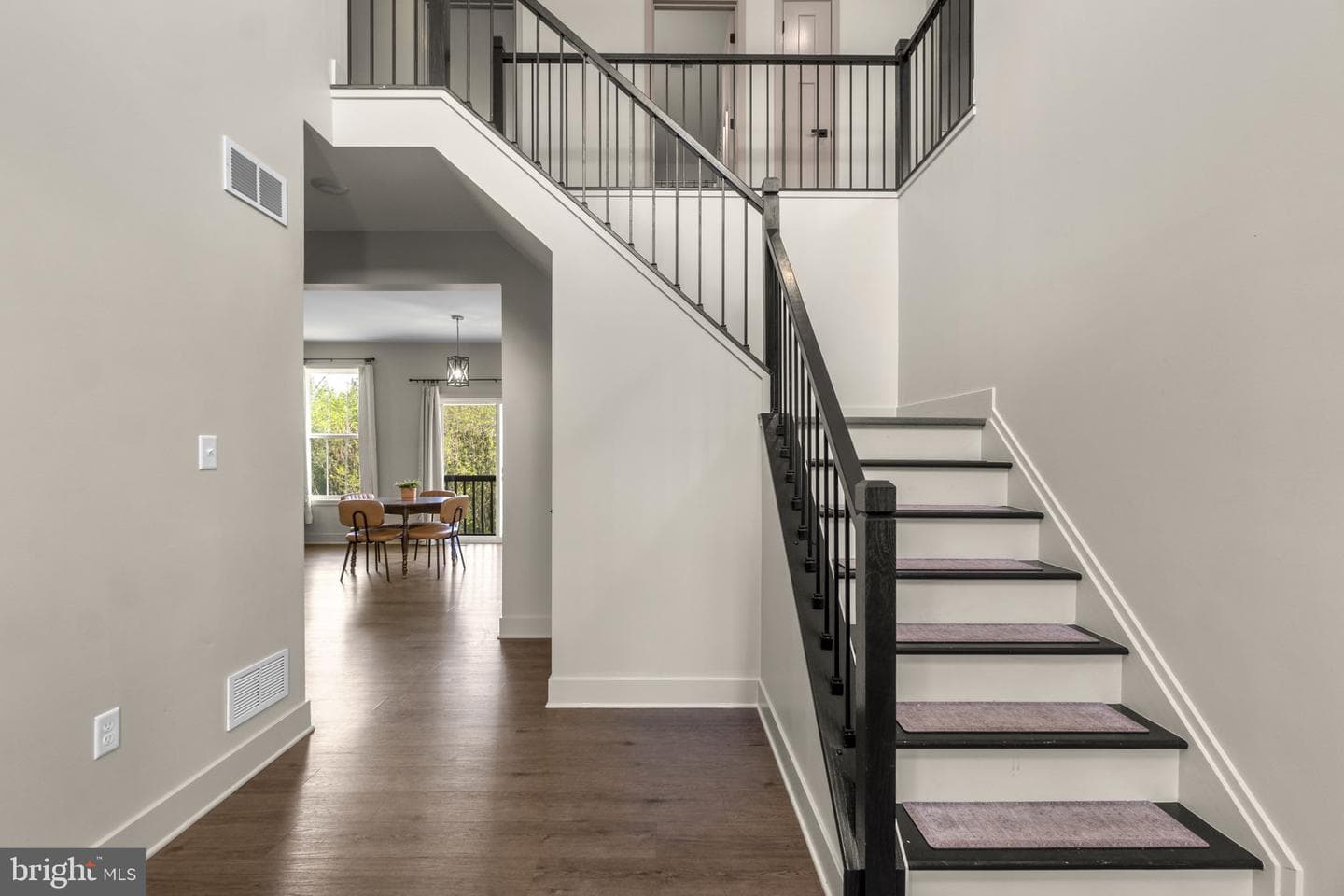 1584 Bunker Court photo 4
