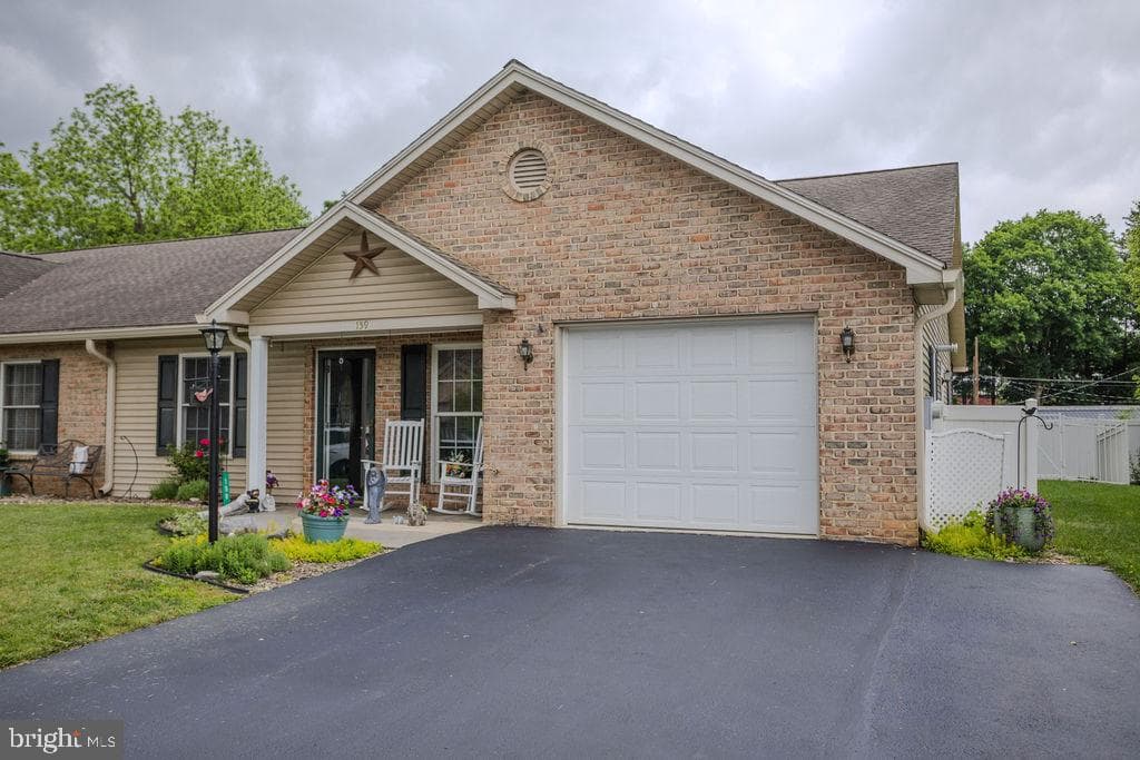 159 Ginkgo Court photo 4