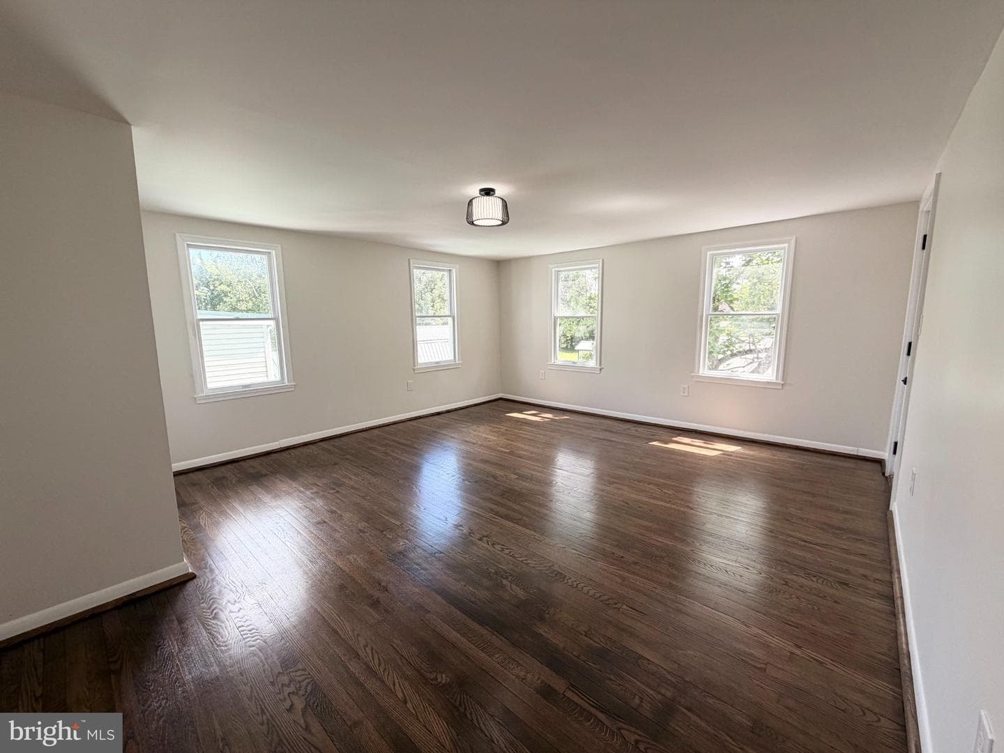 3900 Lincoln Street photo 17
