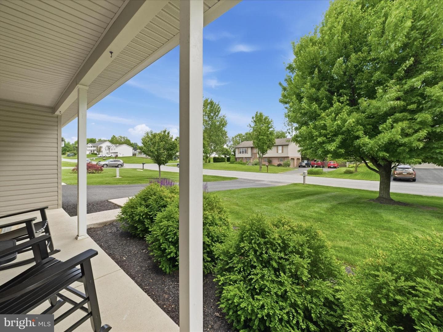 384 Leedy Way E photo 5