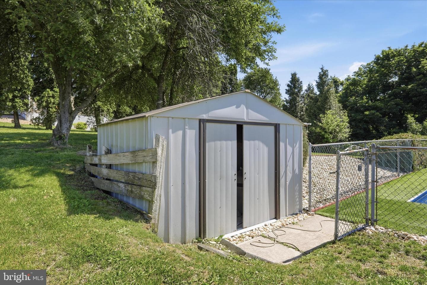 15 Canterbury Drive photo 43