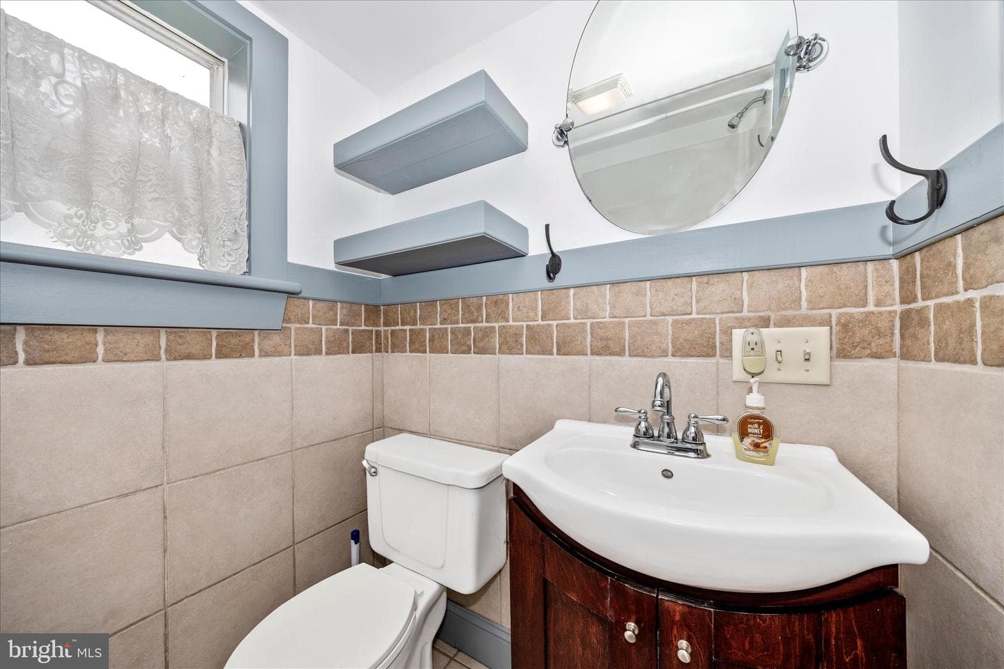 455-457 W 5th Street photo 32