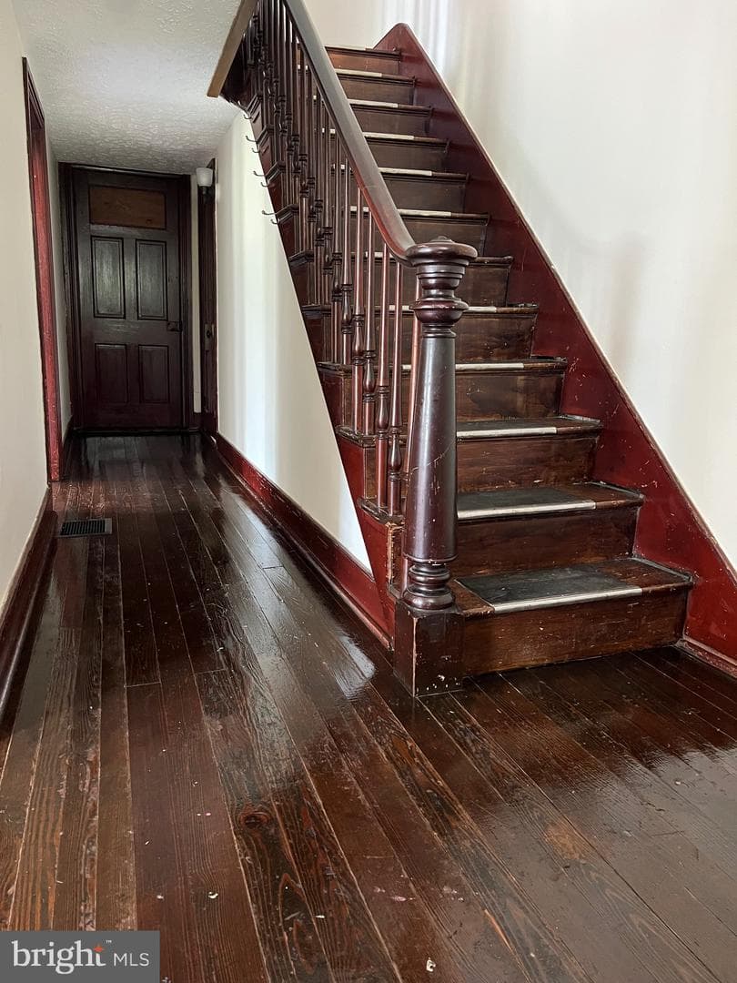 323 Hood Street photo 7