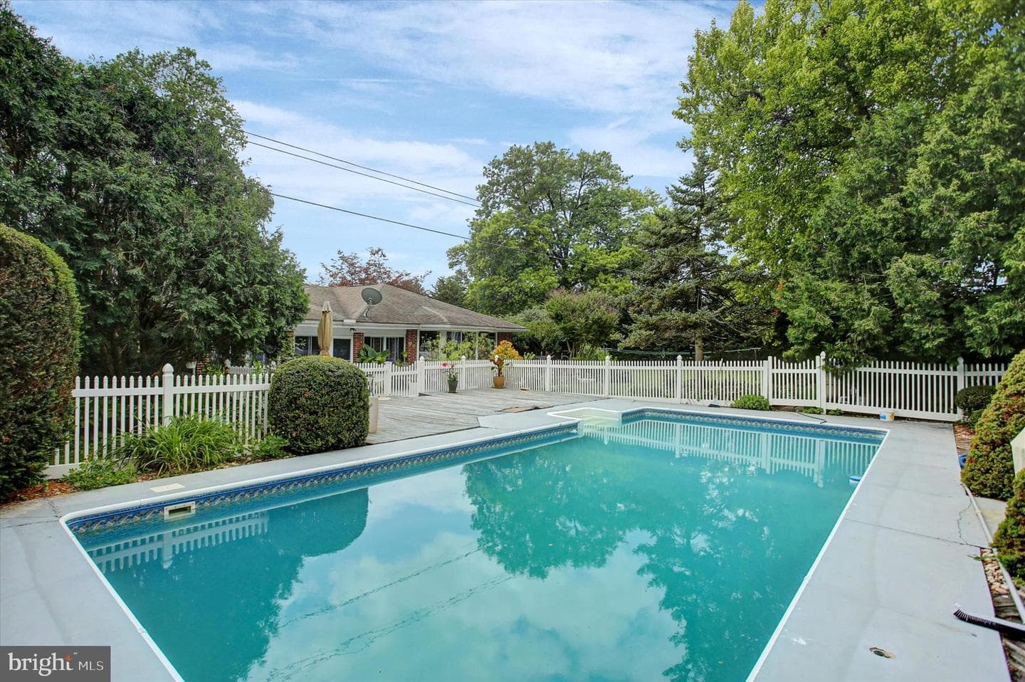 405 Westover Rd photo 13