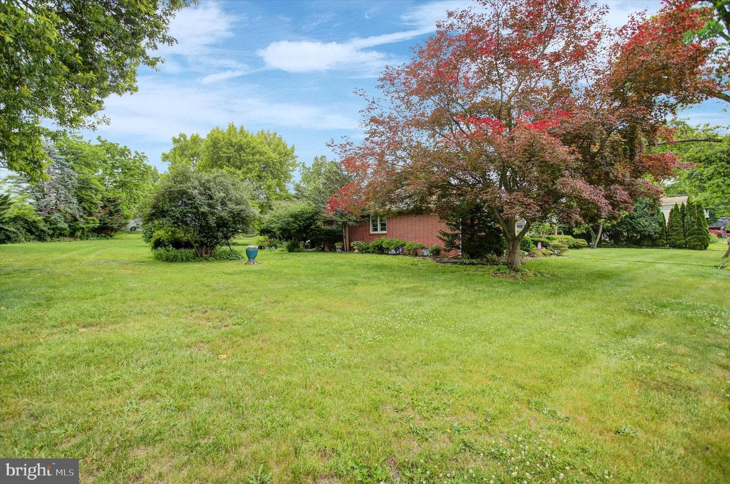 405 Westover Rd photo 3