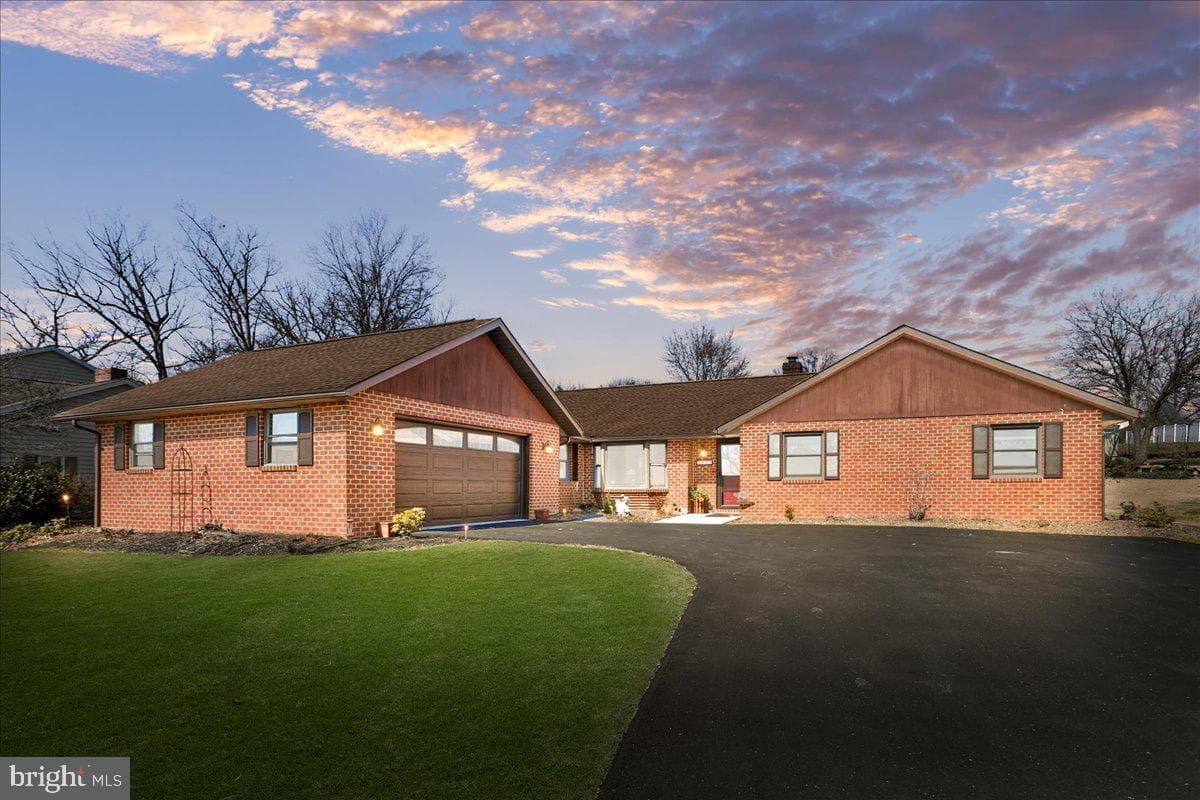 3671 Jenny Lane, Chambersburg