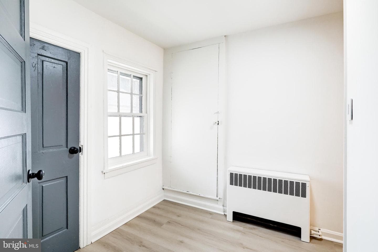 476 E E Queen Street photo 26