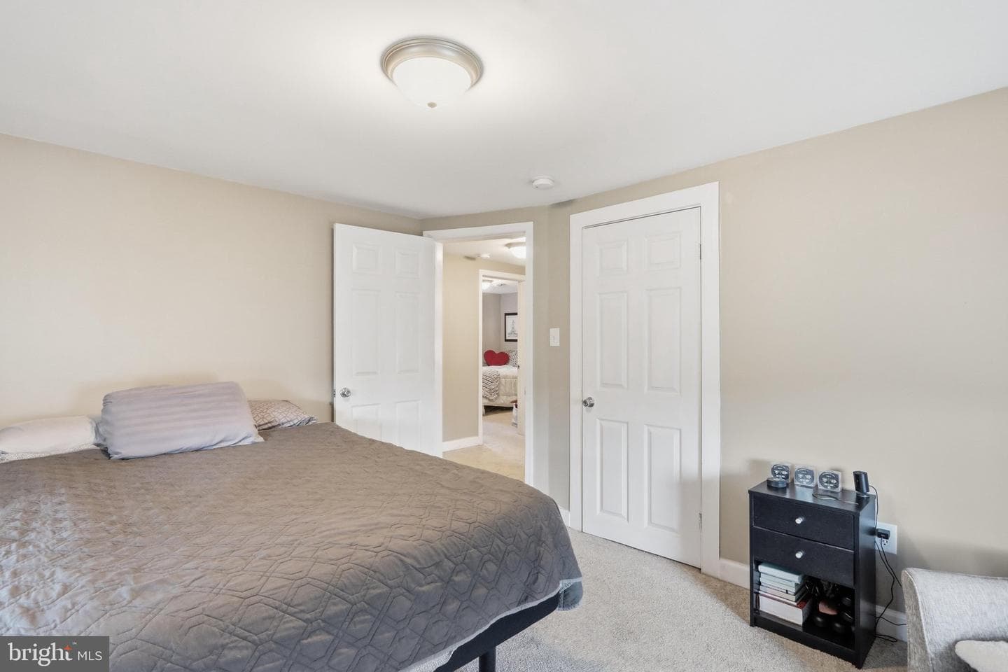552 N Allison St photo 31