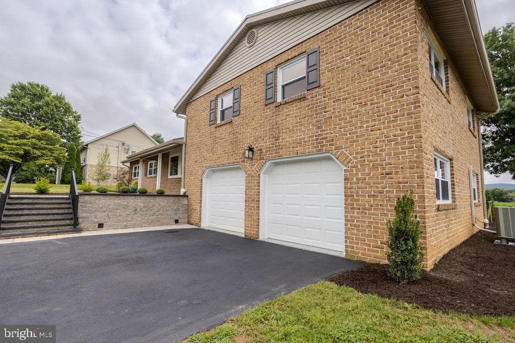 220 Hartzell Drive, Fayetteville
