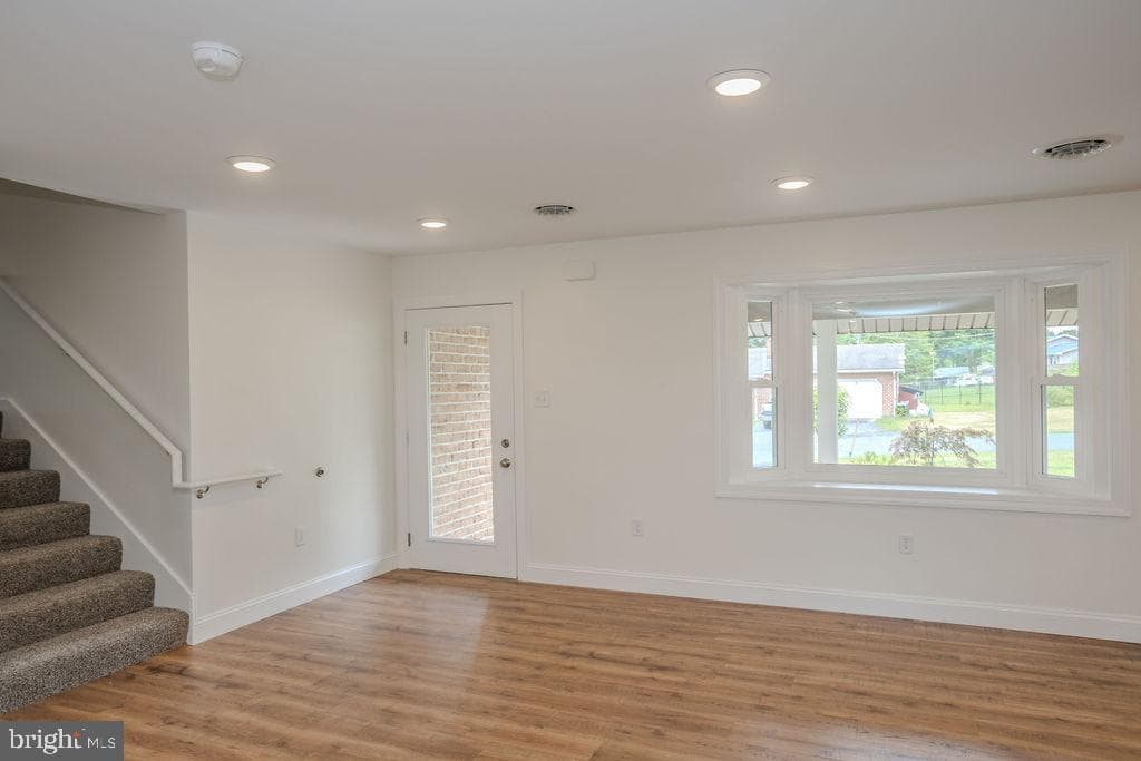 220 Hartzell Drive photo 24