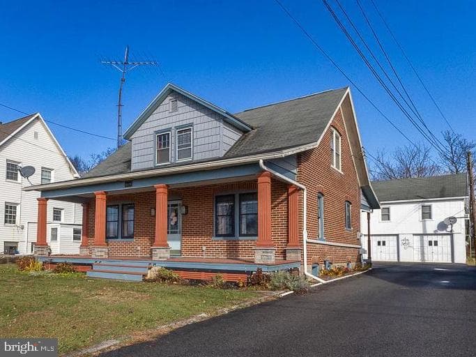 1631 E Buchanan Trail East E, Greencastle