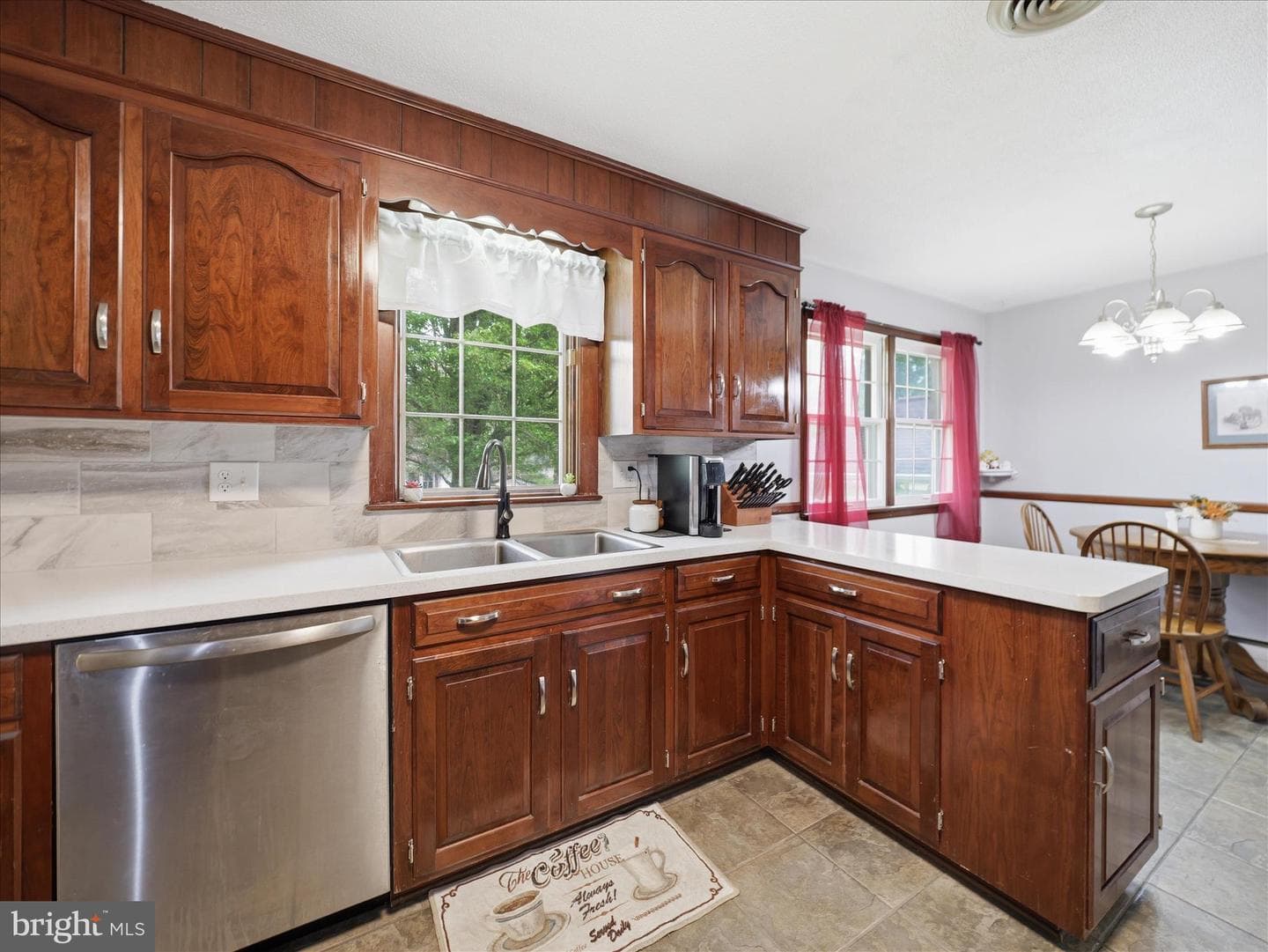 173 Colonial Drive photo 13