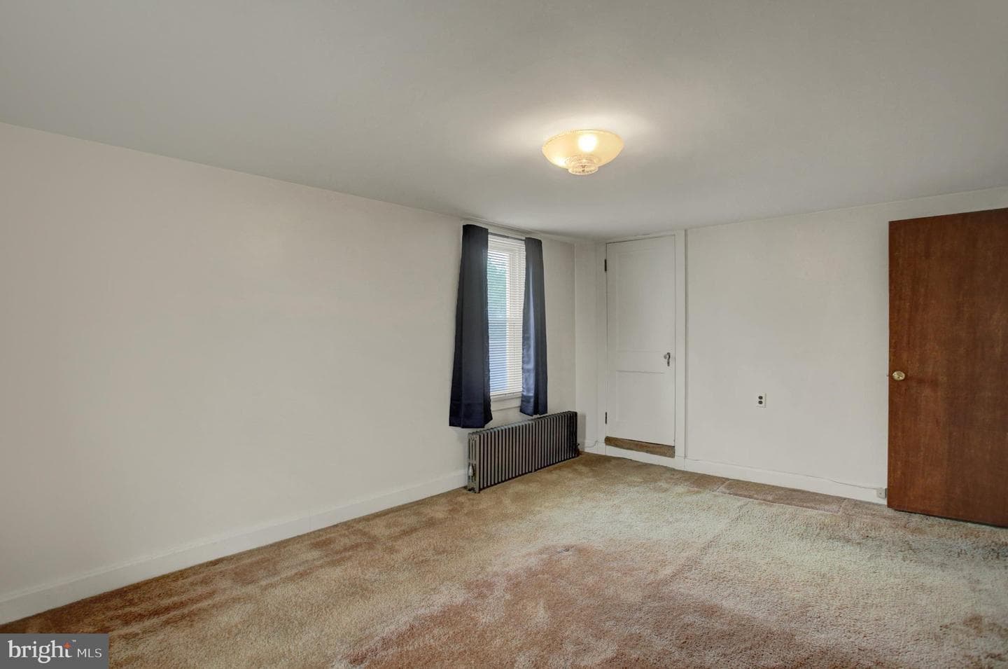 343 W Queen Street photo 17