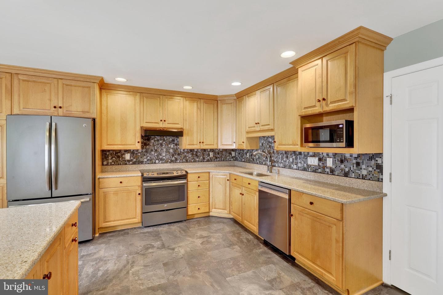 3896 Farmstead Drive photo 4