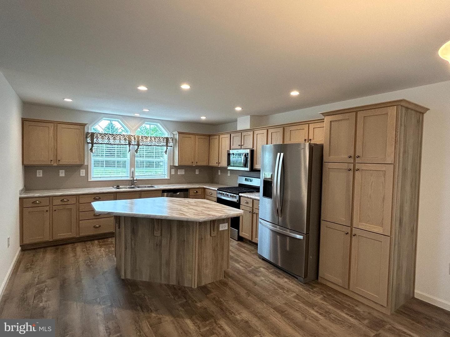 403 Eastwood Lane photo 3