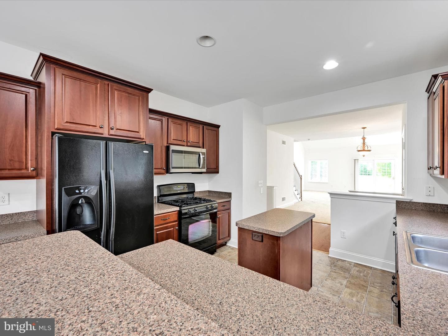 660 Woodfield Drive photo 12