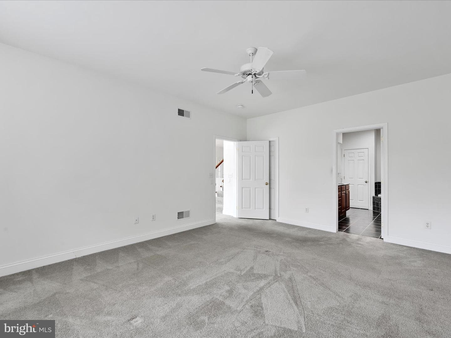 660 Woodfield Drive photo 17