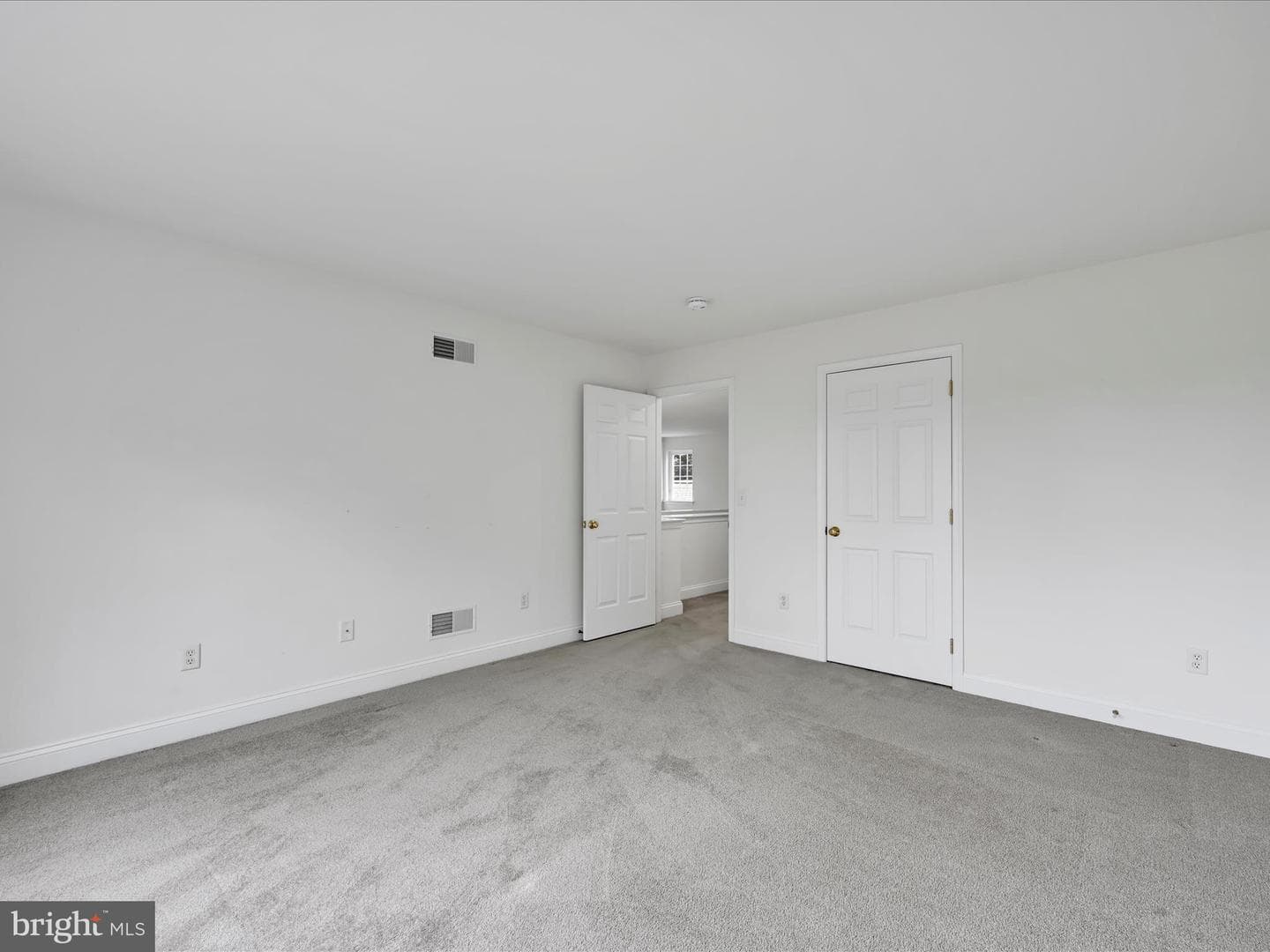 660 Woodfield Drive photo 23
