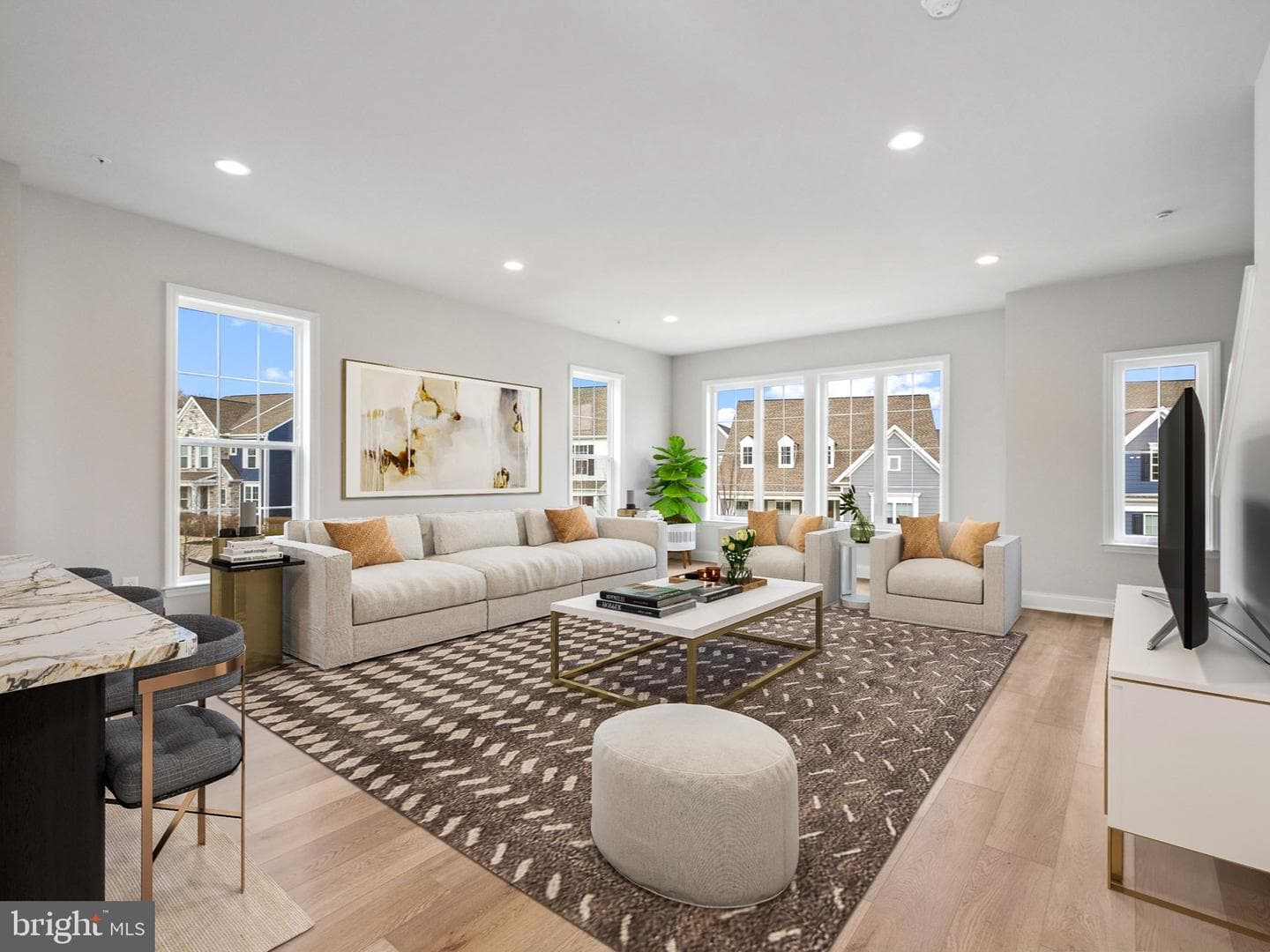 407 Ashworth Street photo 3