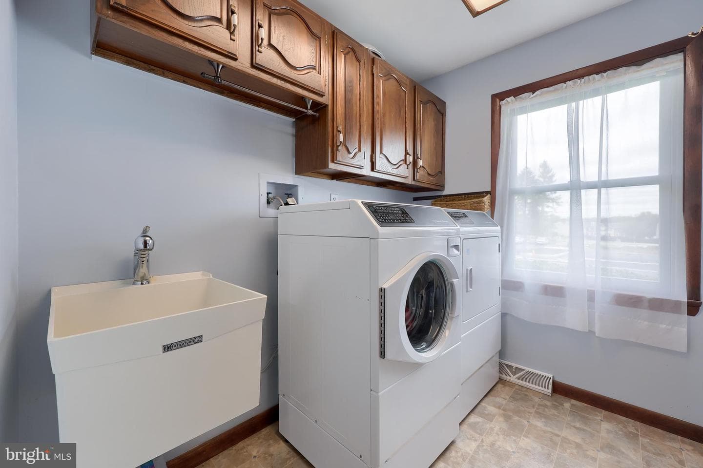 2435 Honeysuckle Lane photo 28