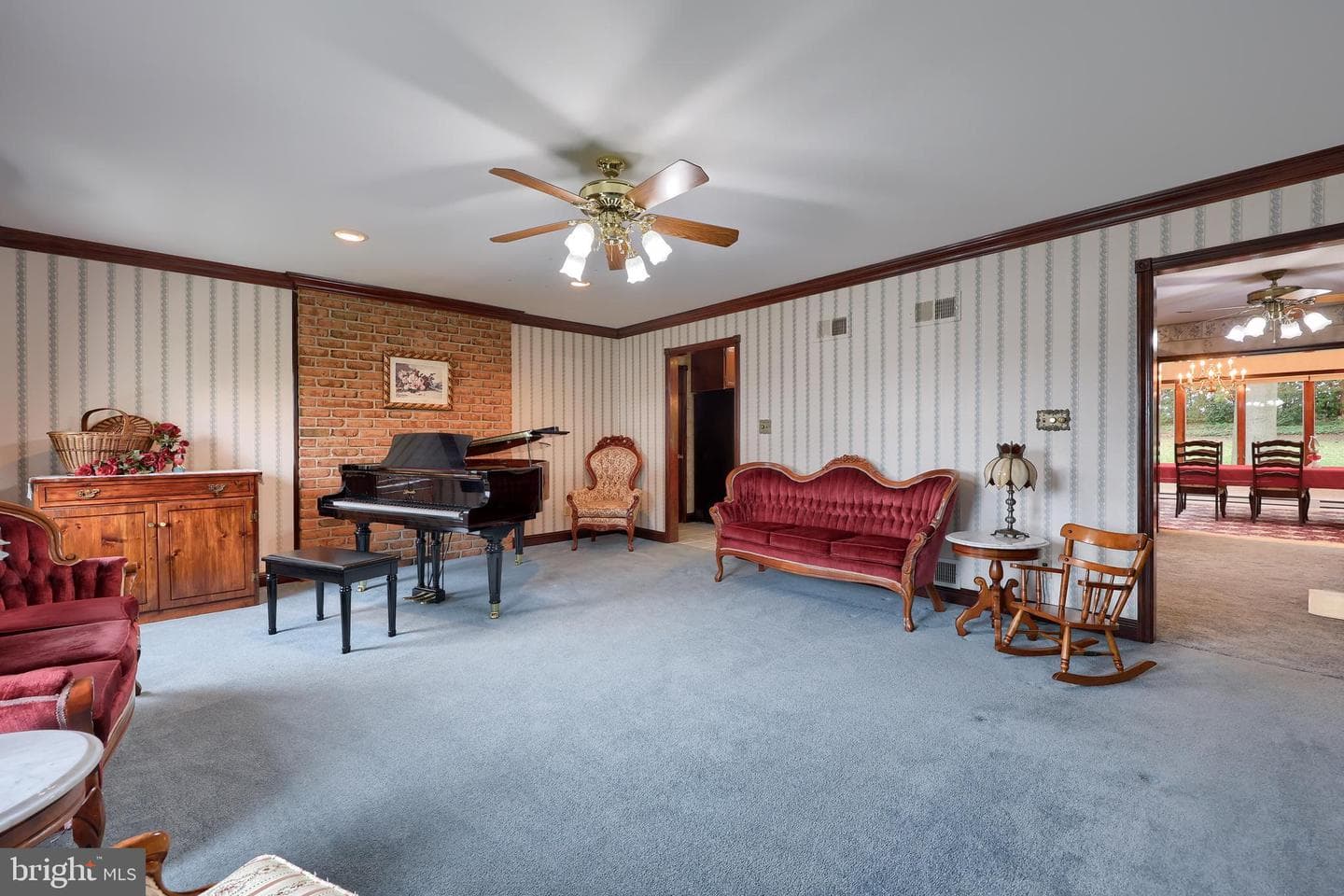 2435 Honeysuckle Lane photo 5
