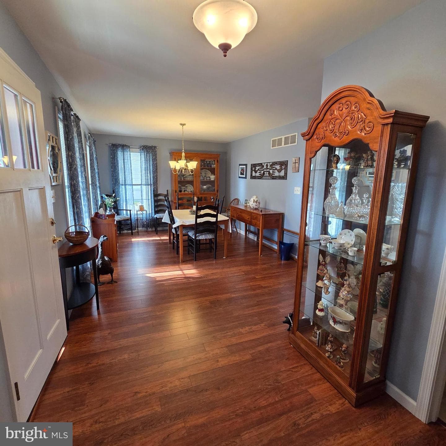 854 Cambridge Drive photo 4