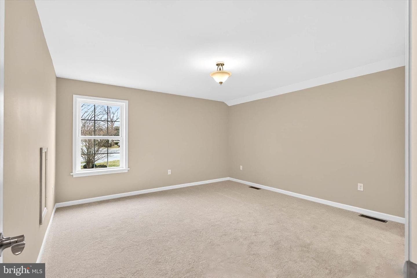 123 Hillard Field photo 37