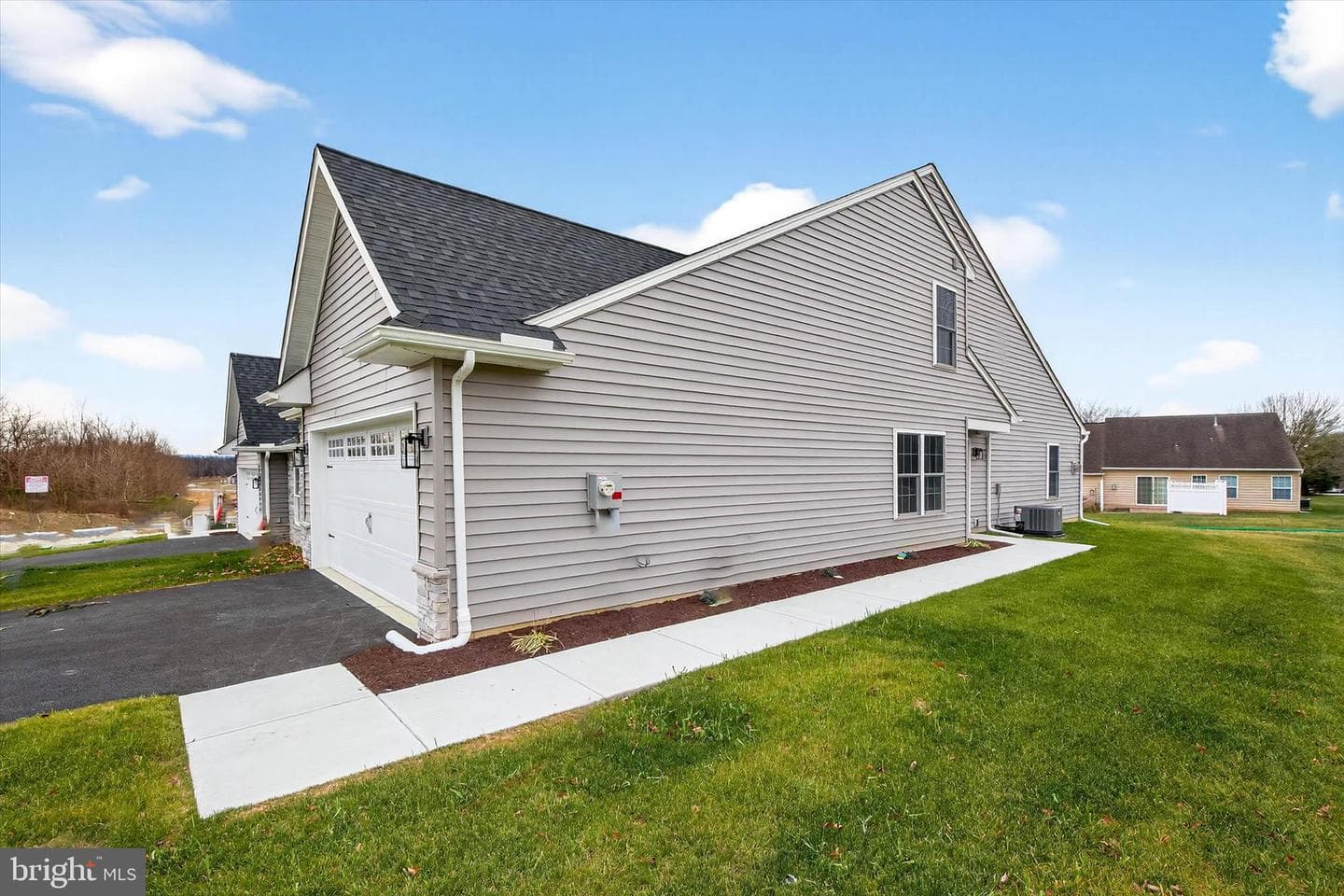 123 Hillard Field photo 5