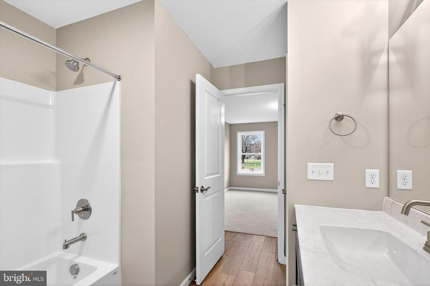 122 Hillard Field photo 42