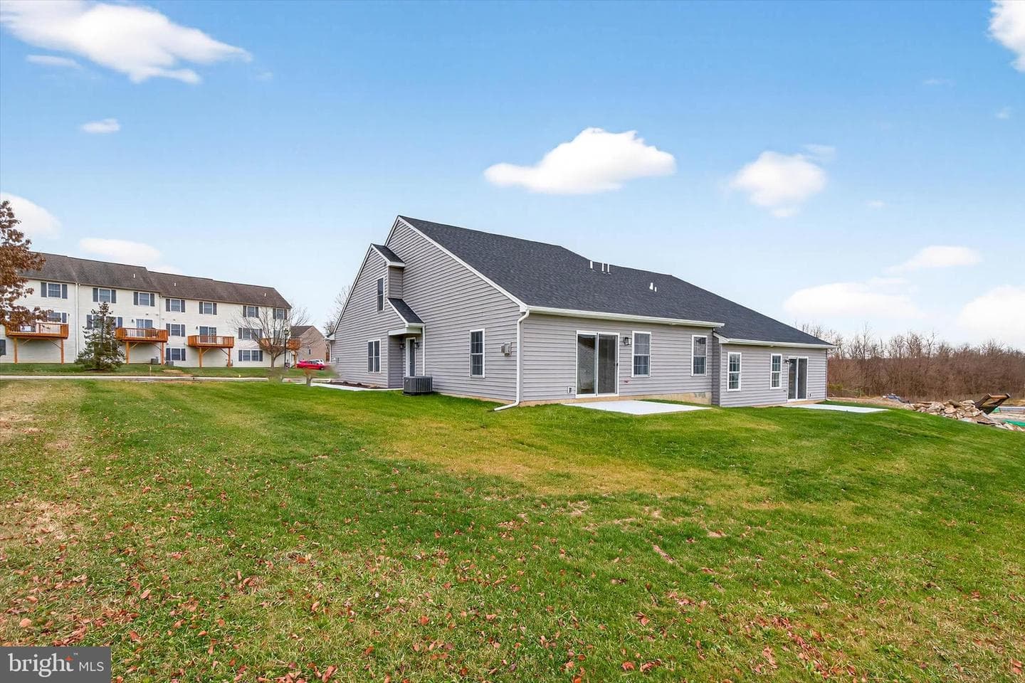 122 Hillard Field photo 45