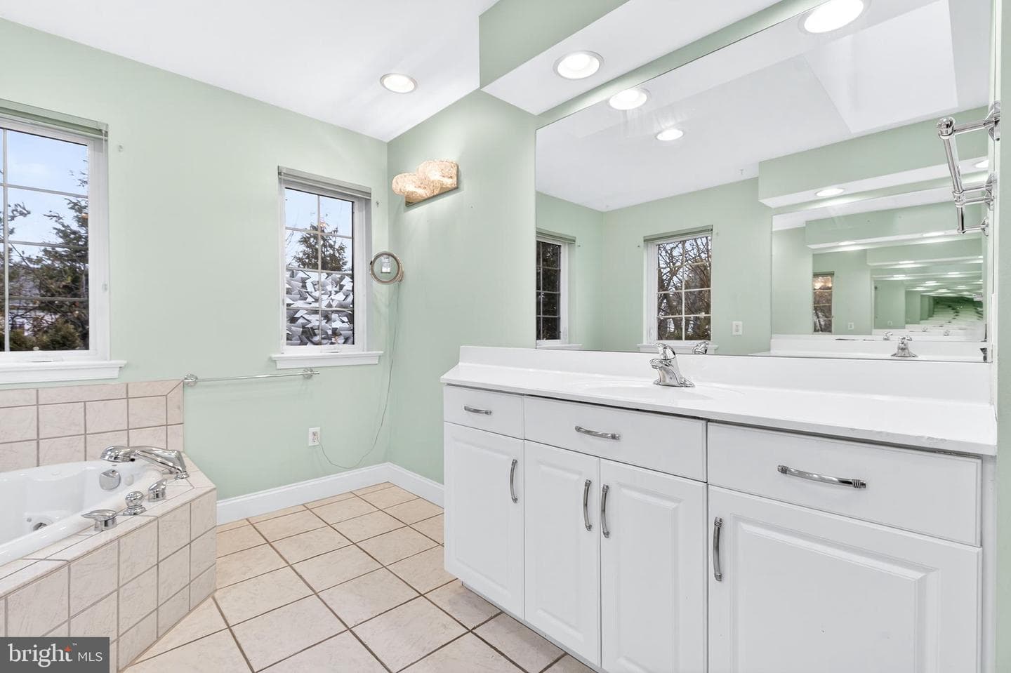 701 Woodfield Drive photo 28
