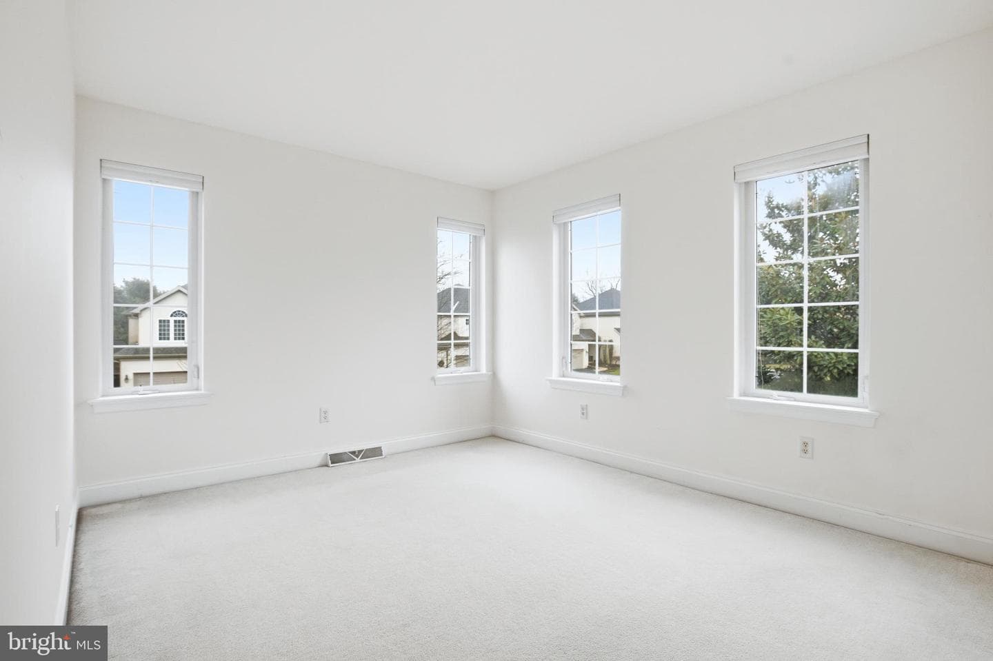 701 Woodfield Drive photo 34