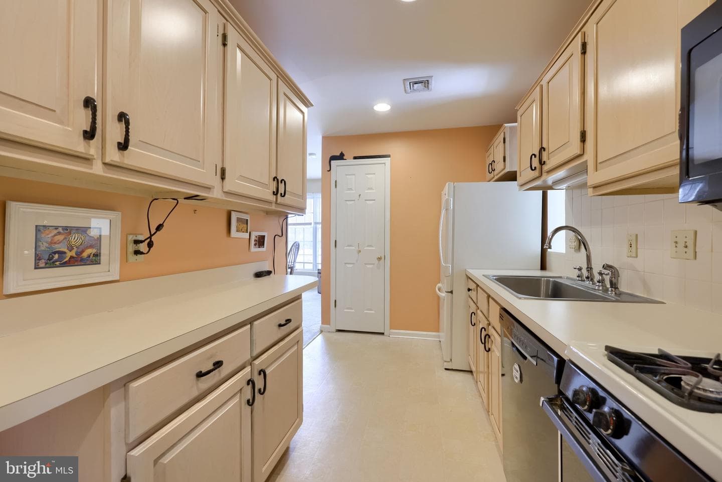 3 Amberley Way photo 4