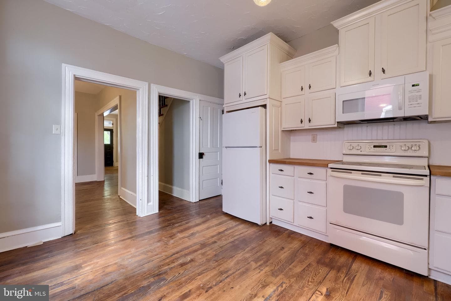 213 E Ross Street photo 30