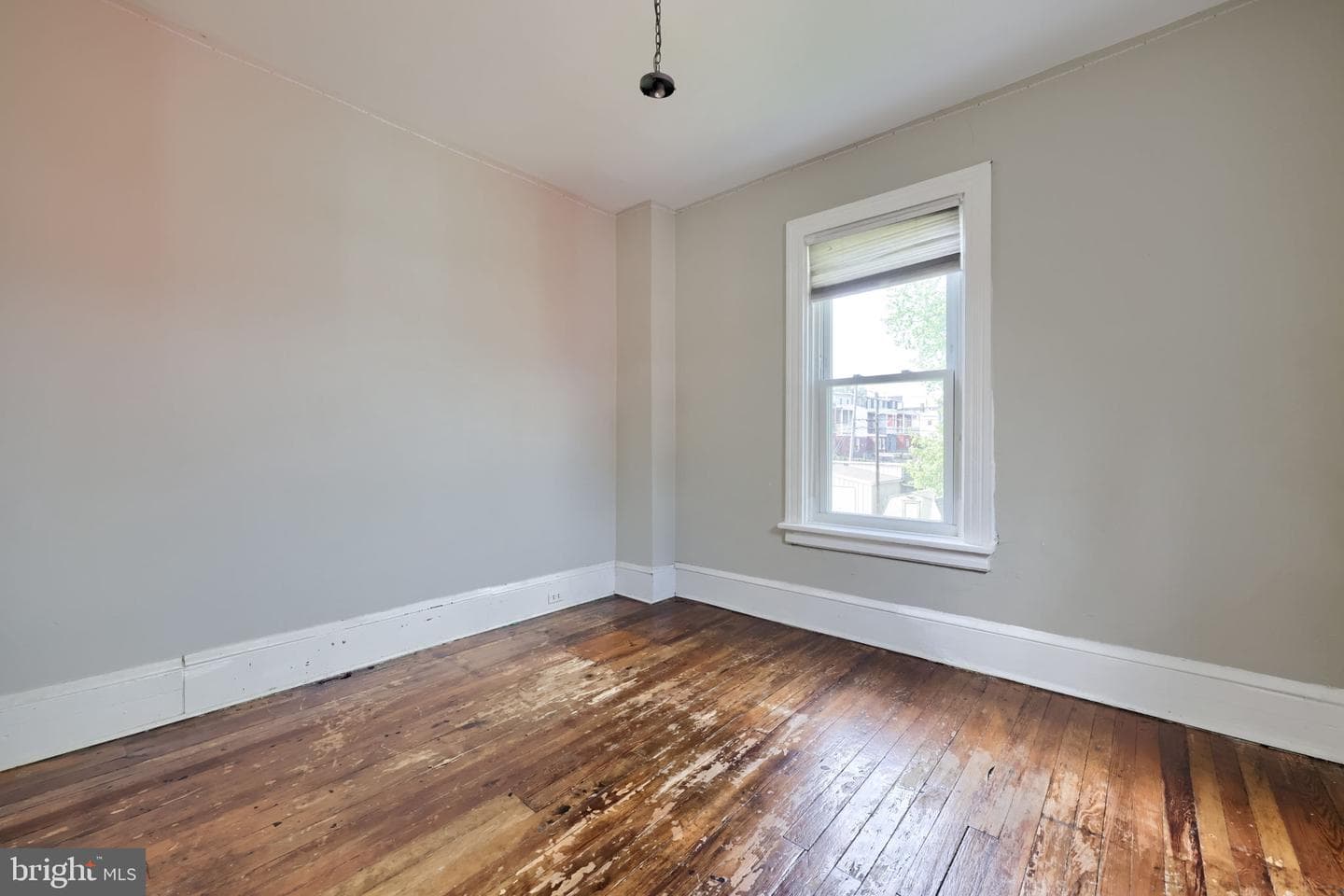 213 E Ross Street photo 32