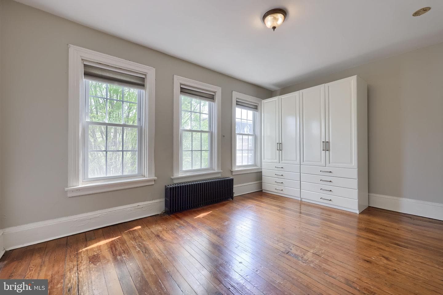 213 E Ross Street photo 38