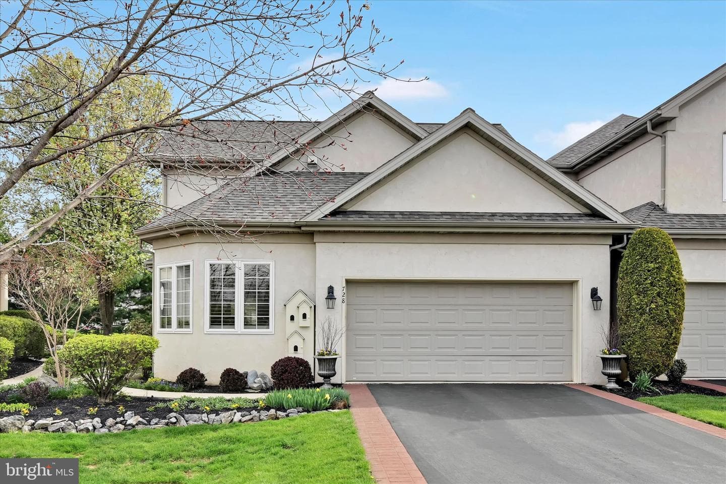 728 Woodfield Drive photo 2